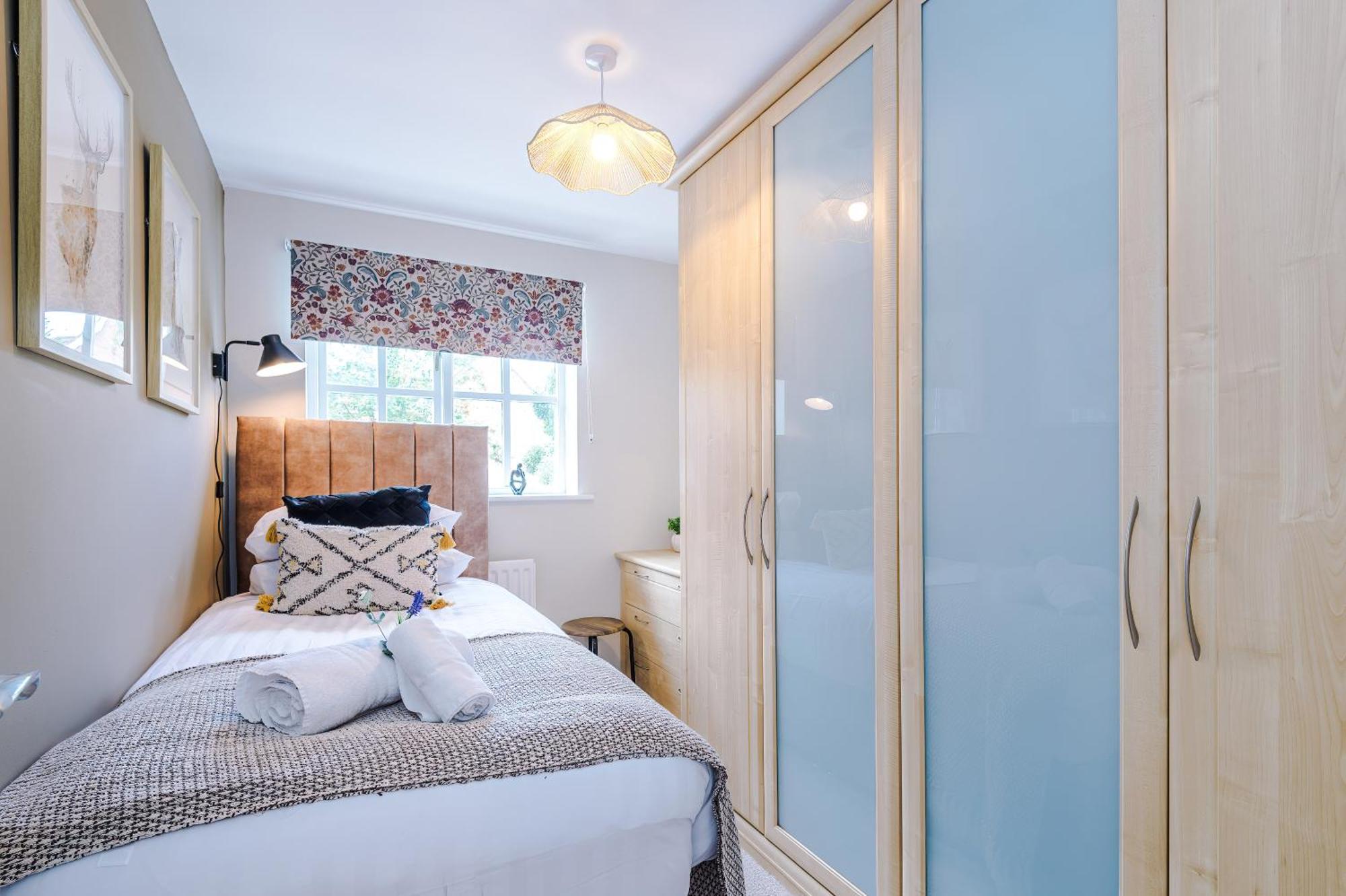 New! Stunning 3-Bed Home In Chester By 53 Degrees Property, Ideal For Groups, Free Parking! Buitenkant foto