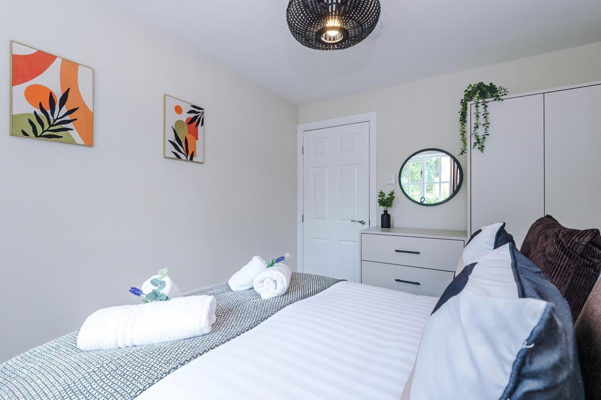 New! Stunning 3-Bed Home In Chester By 53 Degrees Property, Ideal For Groups, Free Parking! Buitenkant foto