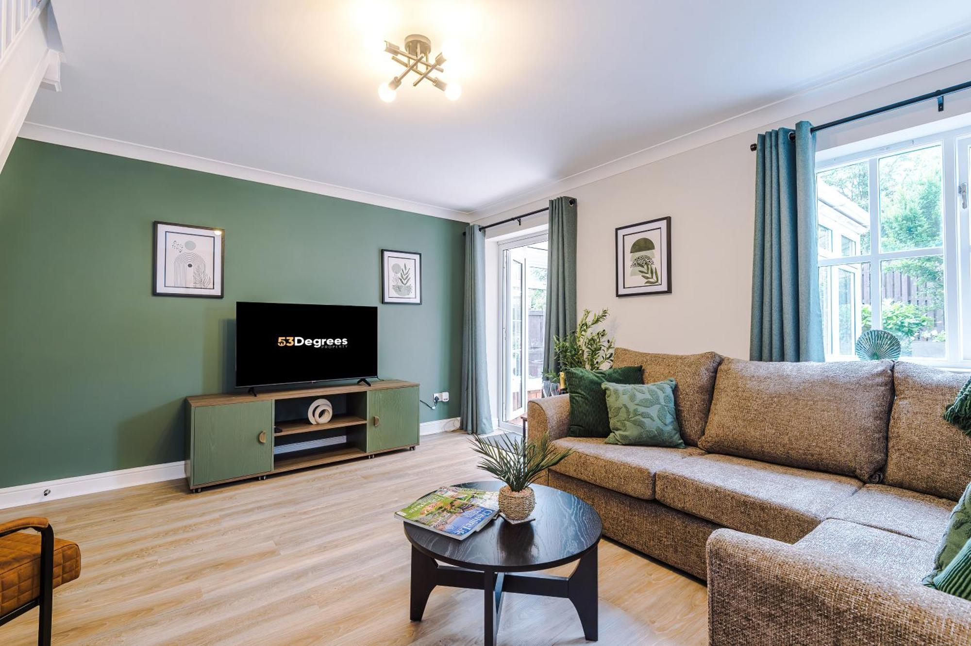 New! Stunning 3-Bed Home In Chester By 53 Degrees Property, Ideal For Groups, Free Parking! Buitenkant foto