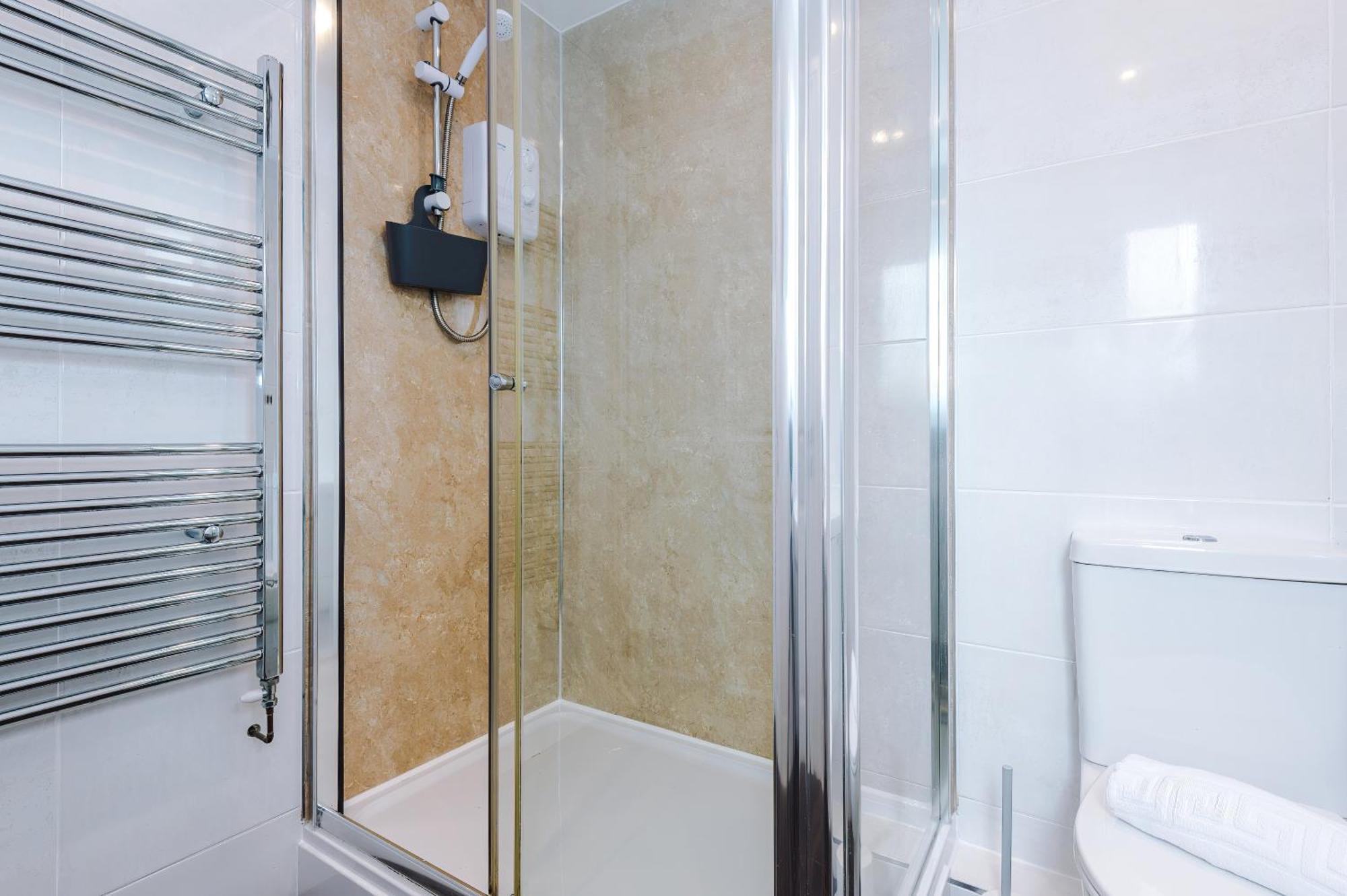 New! Stunning 3-Bed Home In Chester By 53 Degrees Property, Ideal For Groups, Free Parking! Buitenkant foto