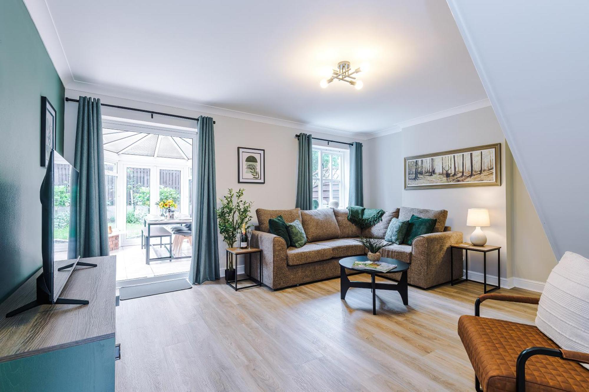 New! Stunning 3-Bed Home In Chester By 53 Degrees Property, Ideal For Groups, Free Parking! Buitenkant foto