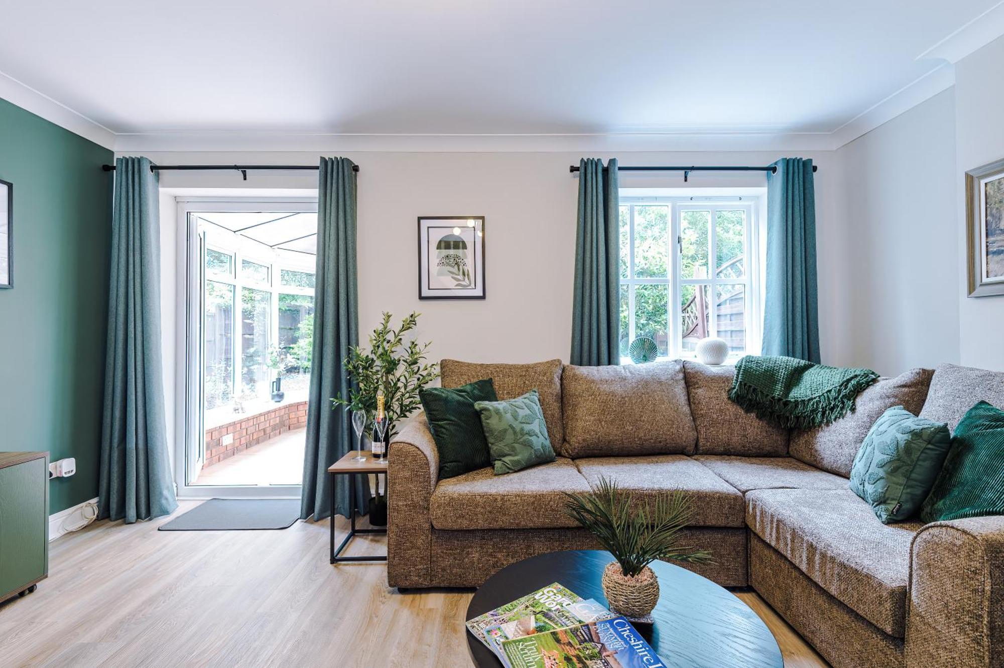 New! Stunning 3-Bed Home In Chester By 53 Degrees Property, Ideal For Groups, Free Parking! Buitenkant foto